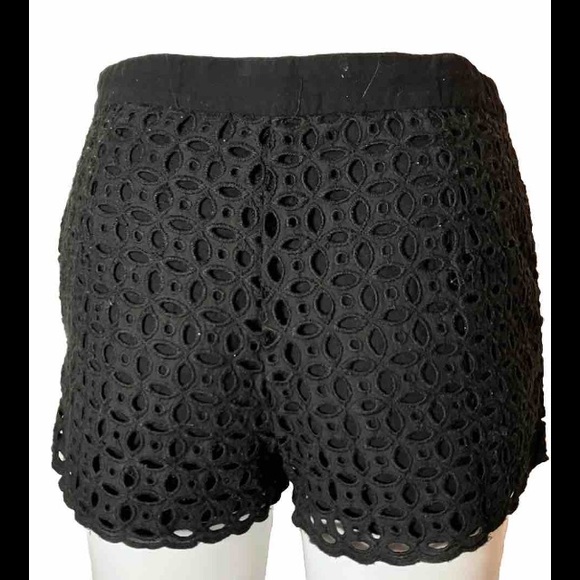 New Susana Monaco Black Eyelet Flat Front w/ Pockets Cotton Shorts Size 2 - Picture 4 of 6